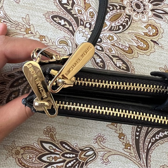 MICHAEL KORS Leather Adele Black Detachable Strap Wristlet Wallet NWT - Picture 6 of 15